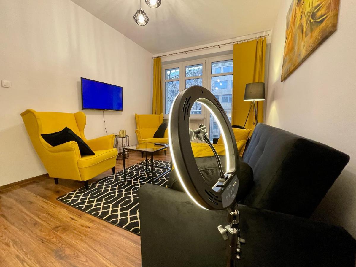 Diamond Metro Wifi 300 Mbs 70'Tv Netflix Hbo Appletv+ Lägenhet Warszawa Exteriör bild
