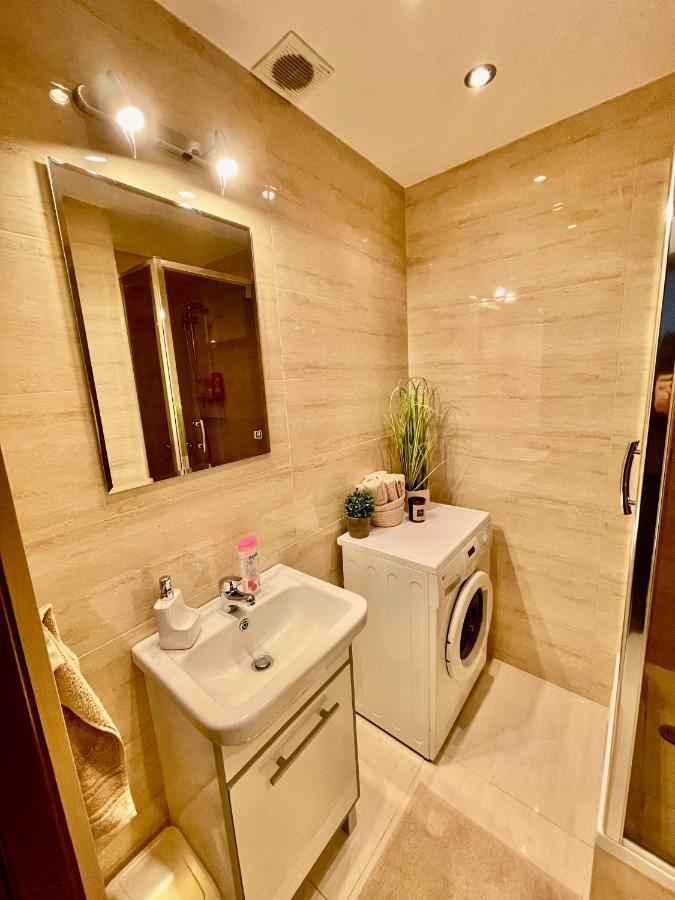 Diamond Metro Wifi 300 Mbs 70'Tv Netflix Hbo Appletv+ Lägenhet Warszawa Exteriör bild